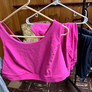 Torrid size 4, active sports bra and leggings. Bright pink.